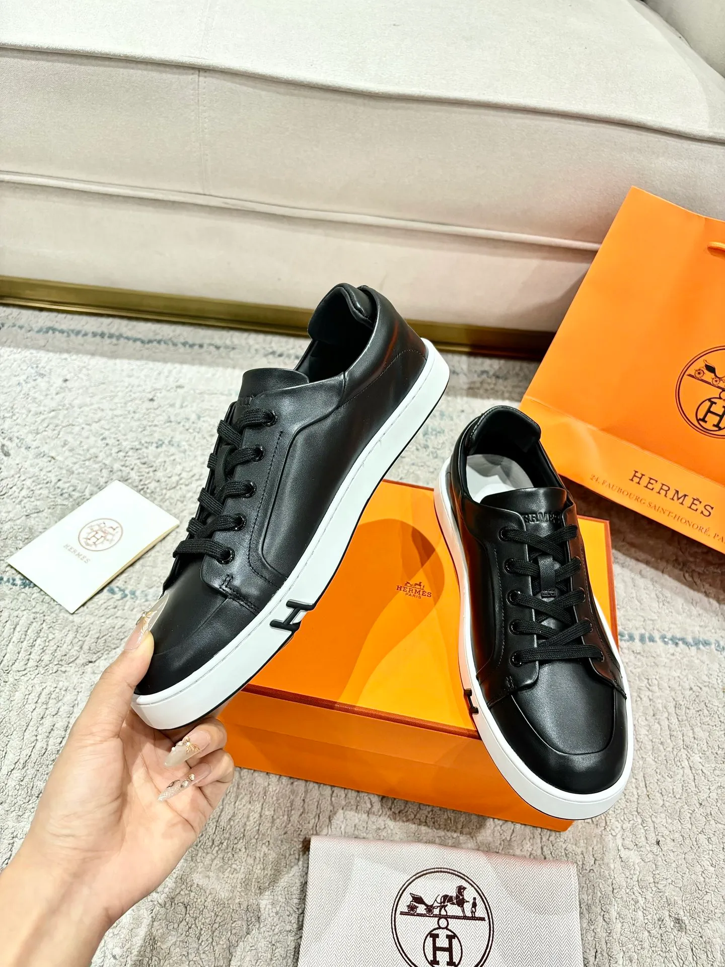 Factory direct sales p640🐘🐘Women's shoes Women's clothing Men's ➕10 Hermes·Hermès 2025ss new Lucky series men's leather loafers casual sports shoes for women Top version 🔝Original purchase, development and production👍🏻 This Hermès sports shoe is made of calfskin and suede goatskin, with iconic "H" details on the side, creating a dynamic and fashionable style. 💘 💜Material: original imported first-layer cowhide 💛Inner lining: original customized soft sheepskin 💚Sole: original molded non-slip TPU outsole ❤️Sole thickness: about 2.5cm 🤍Number of yards: 35-45👣 (40 for women and 45 for men, custom-made and non-refundable